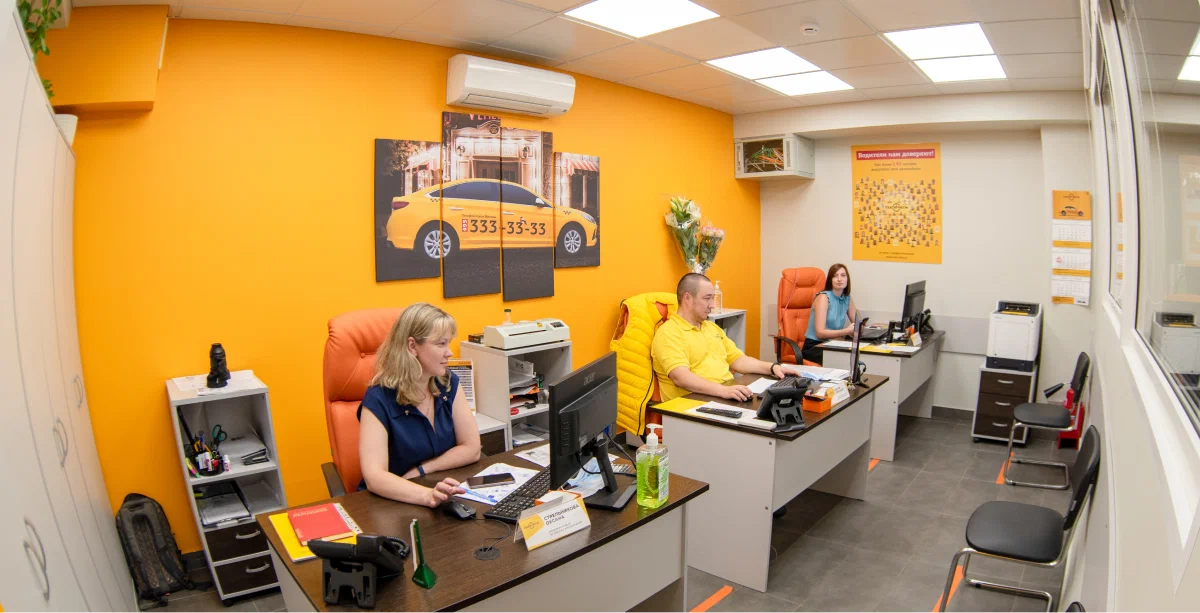 Менеджеры таксопарка Ритм